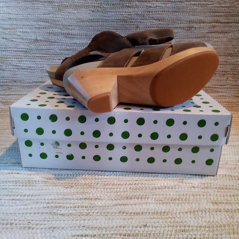 NWOB~ EARTHIES ~ MONACO CLOG SANDALS~ (9) - Picture 2 of 3